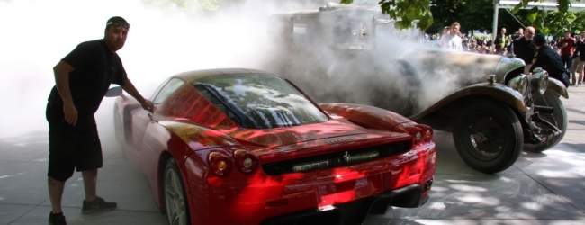 Un Ferrari Enzo se salva de la quema de milagro