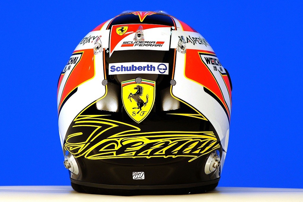 Ferrari presenta los cascos de sus pilotos