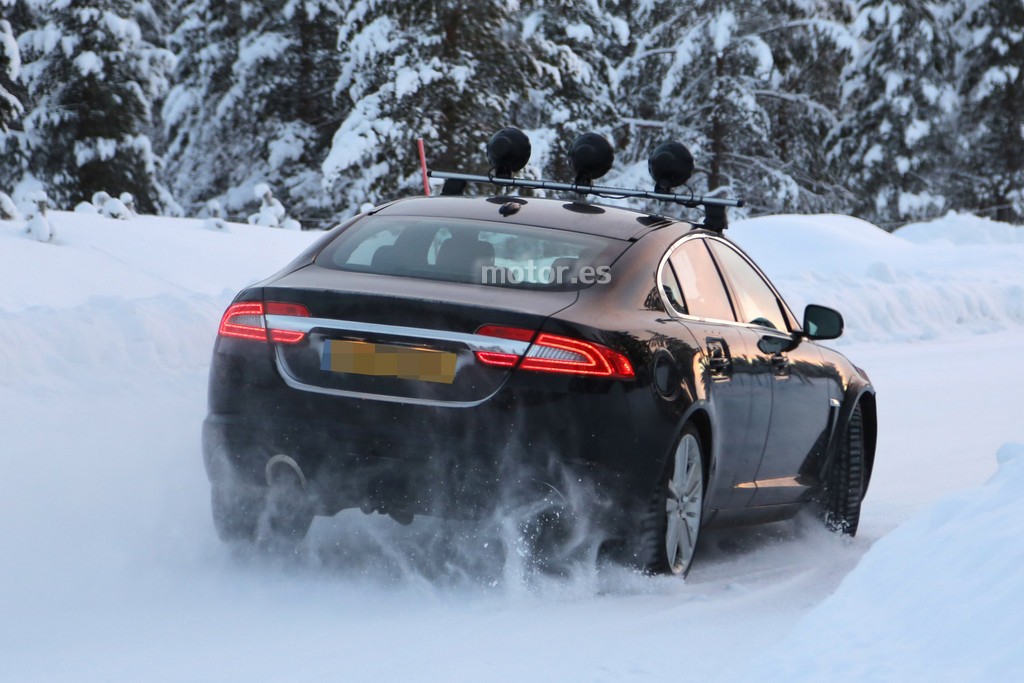 Jaguar XF 2015, pruebas en la nieve