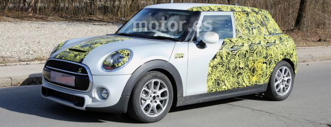 El MINI F56 de cinco puertas pierde camuflaje