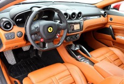 Foto principal El Ferrari FF es el primer coche en usar Apple CarPlay Foto noticia