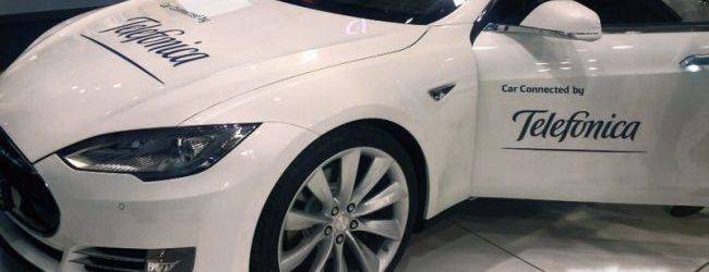 Telefónica y Tesla se unen para conectar los coches a Internet